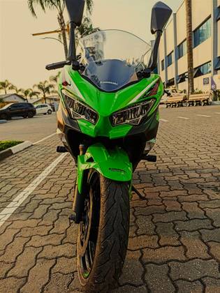 KAWASAKI NINJA 400 KRT EDITION 